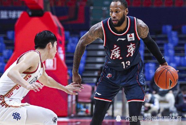 沃格尔:防守能使我们赢球 关键球也是NBA常规赛，凭借着布克的绝杀，太阳客场116-113险胜尼克斯。